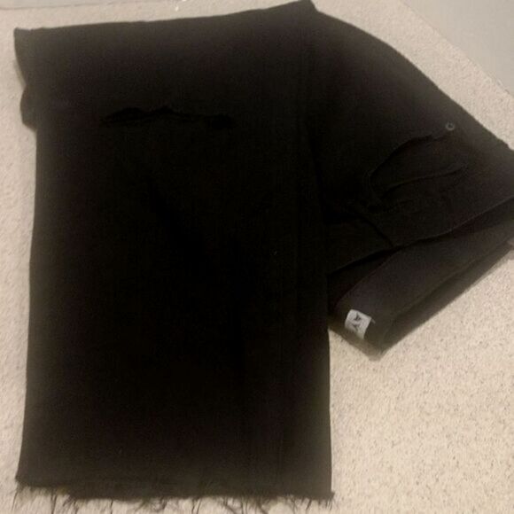 Women's Destroyed Black Jean Capri Pants Size 24 - Picture 1 of 9
